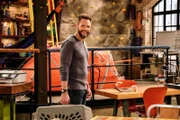 Jack Gordon (Joel McHale)