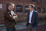 Mike Baker (l.)