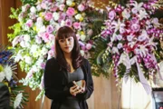 Langsam wird Maria (Marisa Ramirez) klar, weshalb Nona - die Schwester der Selbstmörderin - nichts verraten will: Sie ist mit dem Bandenchef Santana zusammen ...
