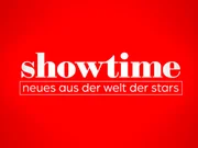 "Showtime - Neues aus der Welt der Stars", Jeden Freitag widmet sich ORF2 im Anschluss an Studio2 den internationalen Stars und Sternchen. Was hat sich in der vergangenen Woche am Societyparkett rund um den Globus getan? Von George Clooney bis Meghan und Harry - ihre aktuellen Posts, ihre News und ihre ganz persönliche Glamourwelt. Ein unterhaltsamer Streifzug für alle, die gerne Glanz und Gossip genießen wollen.