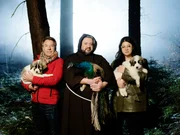 Rapperin Finna.; Von links: Patrick Lindner, Oliver Polak und Yasmine M'Barek.