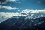 Ein Serienkiller treibt sein Unwesen auf diesem malerischen Gebirgspass an der deutsch-österreichischen Grenze.