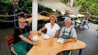 Wolfgang Stumph mit dem Fischer-Ehepaar Rita und Lothar Buckow.