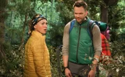 Brooke (Susannah Fielding, l.); Jack Gordon (Joel McHale, r.)