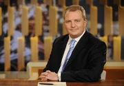 . . RUNDFUNK BERLIN-BRANDENBURG Jˆrg Thadeusz - Moderator des Talks "THADEUSZ", dienstags um 22:05 Uhr im rbb Fernsehen. © rbb/Oliver Ziebe, honorarfrei - Verwendung gem‰fl der AGB im engen inhaltlichen, redaktionellen Zusammenhang mit genannter rbb-Sendung und bei Nennung "Bild: rbb/Oliver Ziebe" (S1). rbb Presse & Information, Masurenallee 8-14, 14057 Berlin, Tel: 030/97 99 3-12118 oder -12116, pressefoto@rbb-online.de.