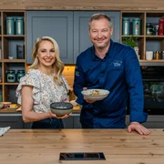 Silvia Schneider, Andreas Döllerer. („Rehconsommé mit Ei“ und „Stör, Rösti & Cremespinat“).