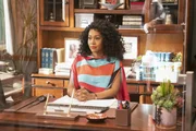 Lola Carmichael (Simone Missick)