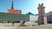 Schwieriger Umgang mit der Vergangenheit: Sowjetisches Denkmal vor dem Rigaer Okkupationsmuseum.