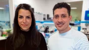 Moderatorin Clarissa Corrêa da Silva (l.) und Mahmoud Aljawabra