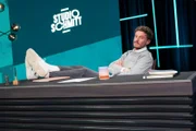 Tommi Schmitt ist Gastgeber der ZDFneo-Show "Studio Schmitt".
