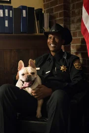 Sheriff Mike Thompson (Corey Reynolds)