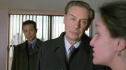 l-r: Detective Rey Curtis (Benjamin Bratt), Detective Lennie Briscoe (Jerry Orbach)