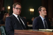 Dr. Jason Bull (Michael Weatherly, l.); Stephen Raposa (Aaron Dean Eisenberg, r.)