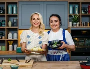 Silvia Schneider, Lydia Maderthaner. („Speckknödel im Erdapfelteig“ und „Gnocchi mit Rauner, Spirulina und Sprossen“).