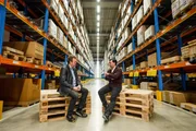 L-R: Hanno Settele im Gespräch mit IKEA Österreich CEO Alpaslan Deliloglu.