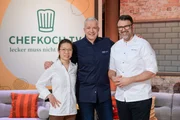 Alexander Herrmann (M.) mit Sarah Henke und Tarik Rose.