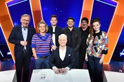 V.l.: Bernd Stelter, Mirja Boes, Chris Tall, Guido Cantz, Kaya Yanar, Torsten Sträter und Larissa Rieß.
