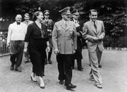 Winifred Wagner (1897 - 1980), daughter-in-law of the German composer Richard Wagner, with her son Wieland (right) and German dictator Adolf Hitler (1889 - 1945) in the garden at Wahnfried, the Wagner home in Bayreuth, 26th July 1938. (Photo by Keystone/Hulton Archive/Getty Images)