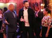 (v.l.n.r.) Eddie (Chris Williams); Jack Gordon (Joel McHale); Denise (Essence Atkins)