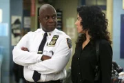 André Braugher (Ray Holt), Stephanie Beatriz (Rosa Diaz).