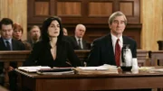 Staatsanwalt Jack McCoy (Sam Waterston) und Kollegin Alexandra Borgia (Annie Parisse) finden sich vor Gericht ein, um einen Starkoch, der im Verdacht steht, seine Fernsehproduzentin umgebracht zu haben, hinter Schloss und Riegel zu bringen.