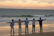Lissabon, du Stadt am Meer - wir kommen! Die fünf Jungs der Jungs-WG freuen sich auf alles, was sie in ihrer Zeit ohne Eltern erleben werden.