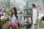 l-r: Belle (Blanca Suárez), Biest (Alessandro Preziosi)