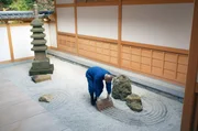 Der Zen-Garten ist eine Kunstform, die den spirituellen Zustand desjenigen widerspiegelt, der ihn geschaffen hat.
