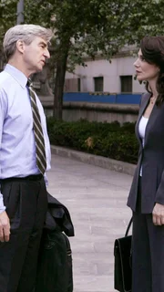 Staatsanwalt Jack McCoy (Sam Waterston) und seine Kollegin Alexandra Borgia (Annie Parisse) beschäftigt heute ein Entführungsfall. Wird McCoy sich auf den Deal einlassen, dem Entführer absolute Straffreiheit zu gewähren, wenn der den Aufenthaltsort des entführten Mädchens preisgibt?