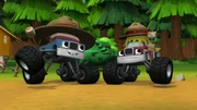 Im Pfadfindercamp findet ein großer Wettbewerb statt, bei dem sich die Truck-Rangers drei tolle Abzeichen verdienen können (l-r: Gus, Joe)