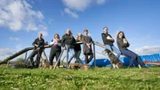 Hauptsache ein gutes Team! Im Tierheim Koblenz geht es jeden Tag um große Tierliebe und gute Laune, aber auch um Leben und Tod. Team v.l.n.r.: Julia Rabanus, Alexandra Spahr, Kirstin Höfer, Ruth Fridrichs, Stephanie Schindler, Celina Fuchs und Christiane Zerfass.