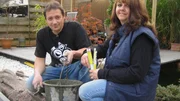 Die Umrandung des Pools steht. Aber Ingo und Marion sind mit ihrem Umbau noch lange nicht am Ende.
