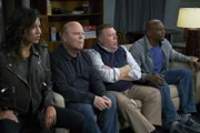 (v.l.n.r.) Rosa Diaz (Stephanie Beatriz); Hitchcock (Dirk Blocker); Scully (Joel McKinnon Miller); Terry Jeffords (Terry Crews)