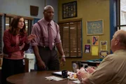 Chelsea Peretti (Gina Linetti), Terry Crews (Terry Jeffords), Dirk Blocker (Hitchcock).