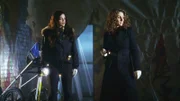 Aiden Burn (Vanessa Ferlito, l.) und Detective Stella Bonasera (Melina Kanakaredes).