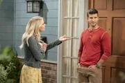 Vanessa (Kelli Goss, l.); Riley (Parker Young, r.)