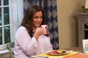 Katy Mixon (Katie Otto).