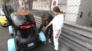 Shania und Davina und der Twizy