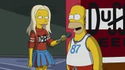 Schafft es Homer (r.), Stacy Keach (Stacy Keach, l.) und die Juroren zu überzeugen und sich den Duffman-Job zu schnappen?