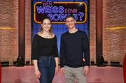 Treten bei "Wer weiß denn sowas?" als Kandidat:innen gegeneinander an: Die Kunstturnerin Sarah Voss (l.) und der Kunstturner Lukas Dauser (r.).