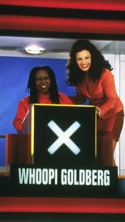 Als Fran (Fran Drescher, re.) Maxwell aus der Fernsehaufzeichnung holen will, weil genau jetzt der beste Moment ist, um schwanger zu werden, trifft sie auf Whoopi Goldberg (spielt sich selbst).