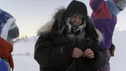 Tig Strassburg bringt seinen Kindern das Eisfischen bei. (National Geographic)