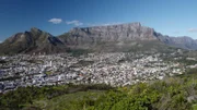 Der über 1.000 m hohe Tafelberg ist Wahrzeichen Kapstadts.