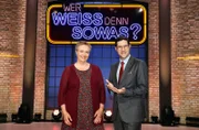 Die Quizspieler:innen der ARD-Fernsehsendung "Gefragt – Gejagt" Adriane Rickel (l.) und Sebastian Jacoby (r.), treten bei "Wer weiß denn sowas?" als Kandidaten gegeneinander an.