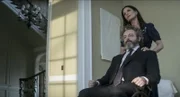 Dr. Vivian Capshaw (Catherine Zeta-Jones, oben); Dr. Martin Whitly (Michael Sheen, unten)