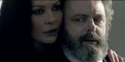 Dr. Vivian Capshaw (Catherine Zeta-Jones, l.); Dr. Martin Whitly (Michael Sheen, r.)