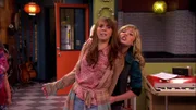 v.li.: Nora Dershlit (Danielle Morrow), Sam Puckett (Jennette McCurdy)