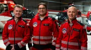 Eine Crew der DRF Luftrettung in Halle, v.l. Pilot Torsten Schramm, Notarzt Moritz Heinen, Notfallsanitäter Mario Gustke