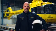 Notarzt Dr. Bastian Stichert , Crewmitglied der ADAC Luftrettung in Leipzig