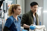 Transplant – Ein besonderer Notarzt Staffel 2 Folge 4 Sehen sich mit einem besonderen Patienten konfrontiert: Laurence Leboeuf als Magalie Leblanc, Kenny Wong als Arnold De Luca